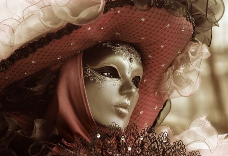 Venetian masks, masks in Venetian style